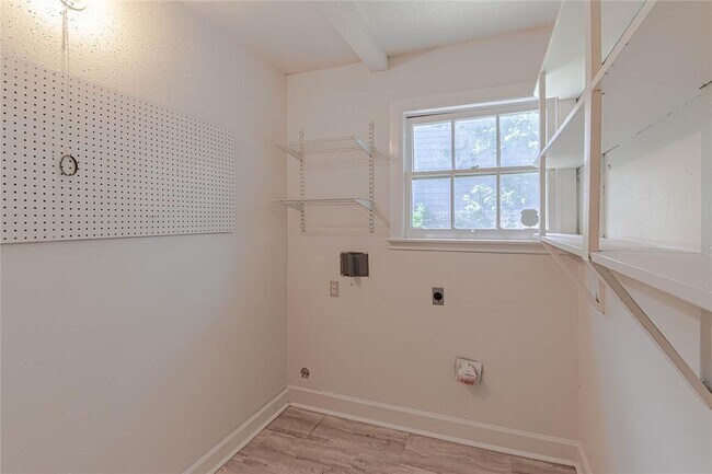 Building Photo - 1202 Norwood Rd