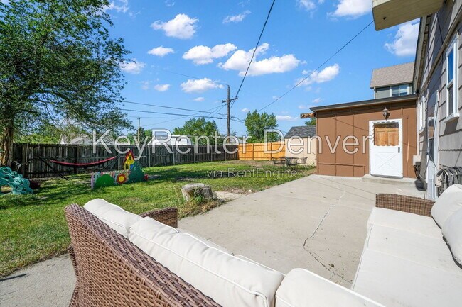 Building Photo - 11860 W Independence Ave