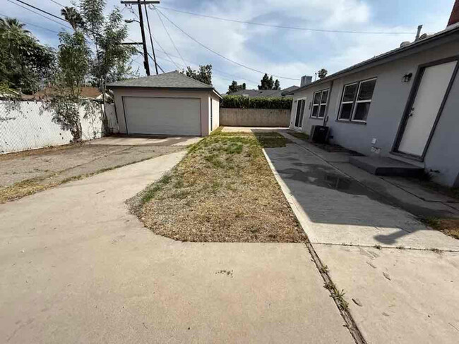Building Photo - 7860 Sunny Brae Ave