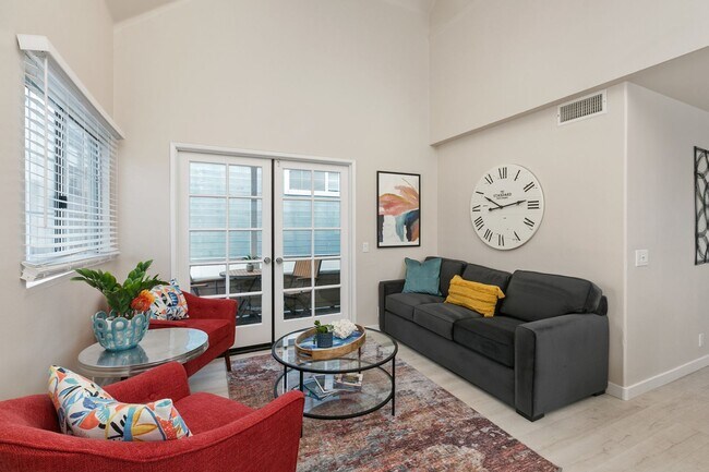 Building Photo - Spacious 3 BD/3 BA Furnished Home Near Mission Beach 9-Month Lease