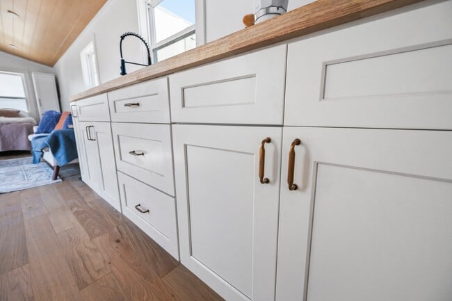 Building Photo - 2015 Union School Rd SW