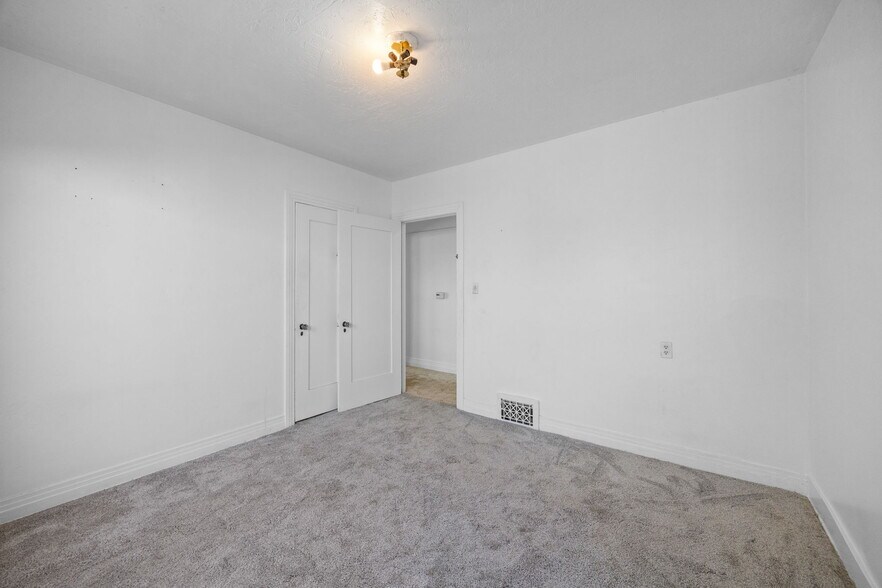 Building Photo - 301 N Janss St