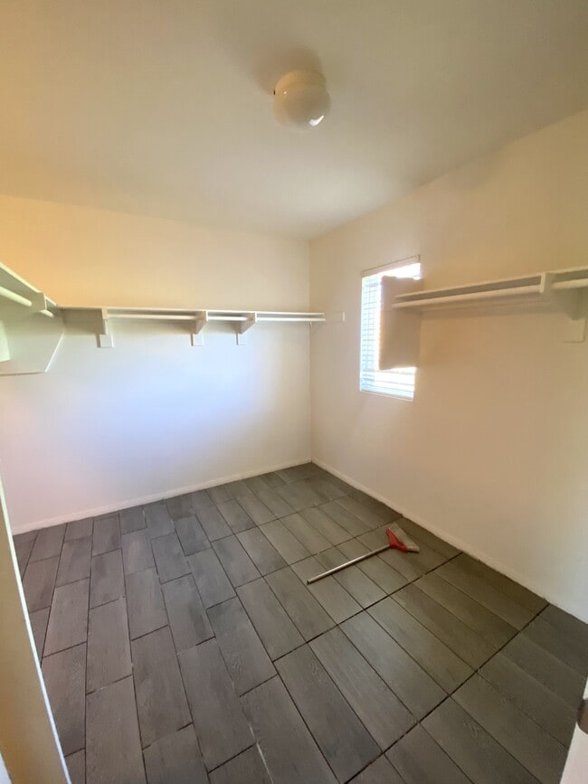 Building Photo - 1886 Spring White Rd