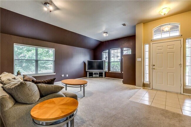 Building Photo - 5913 Dustin Trl