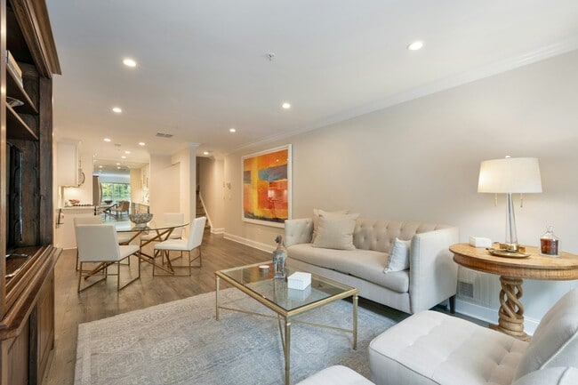 Building Photo - 141 Riveredge Dr