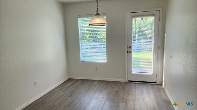 Building Photo - 223 Avrshire Ln