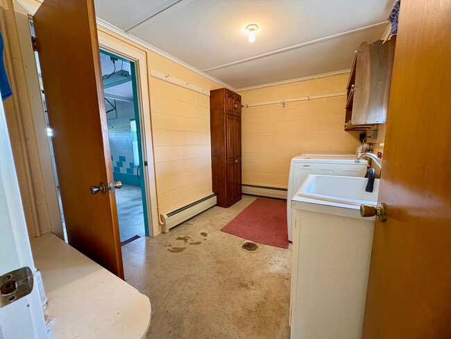 Building Photo - 3 Bedroom 2 Bathroom in Annville w/Huge Ga...