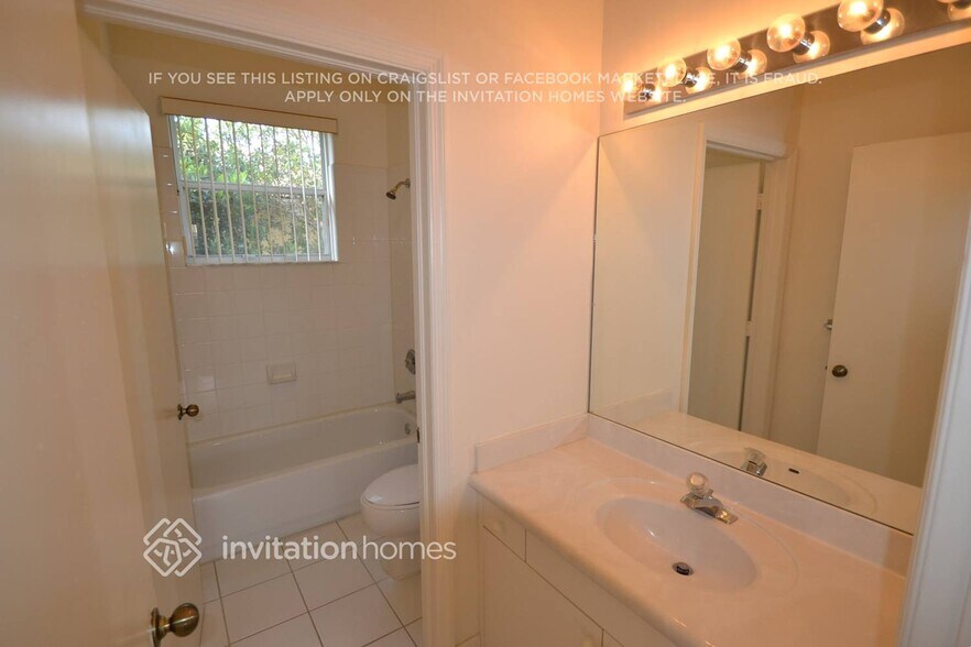 Building Photo - 3736 SW 50th St