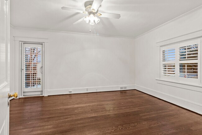 Building Photo - 1502 Tryon Rd