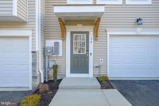 Building Photo - 14 Trotting Rd