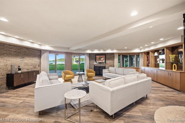 Building Photo - 3333 W Shore Dr