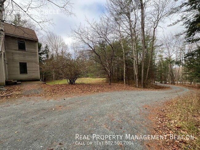 Building Photo - 3 BR/1.5 BA house $2995 plus utilities