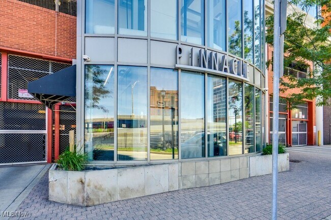Primary Photo - 701 W Lakeside Ave