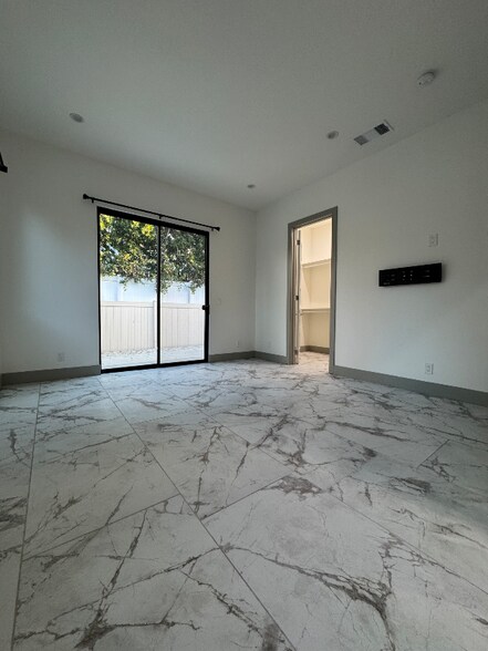Building Photo - 15120 La Maida St
