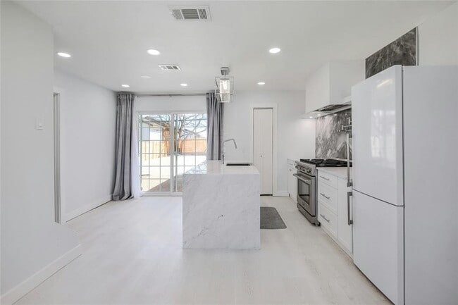 Building Photo - 8505 Spearman Dr
