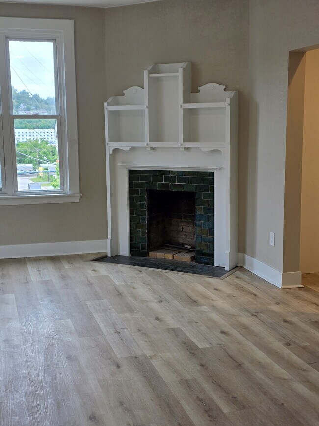 Building Photo - "Spacious 4-Bedroom Gem in Homestead – 2090 Sq Ft of Comfort!"