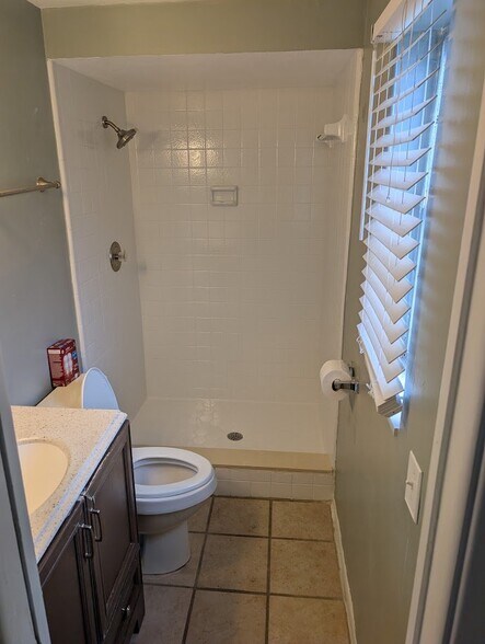 Building Photo - 411 Marjon Ave
