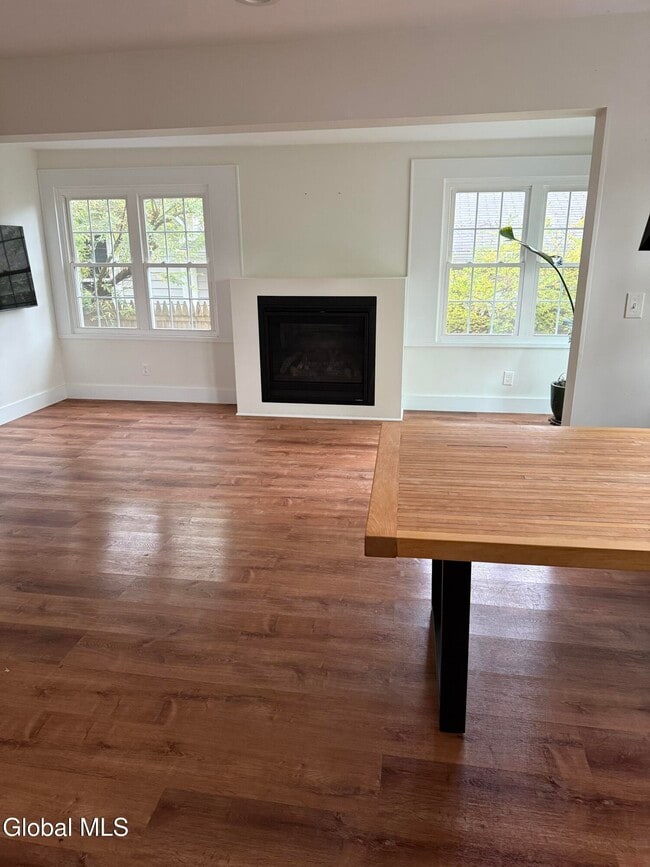 Building Photo - 60 Ash St