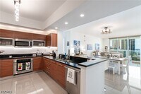 Building Photo - 3000 Oasis Grand Blvd