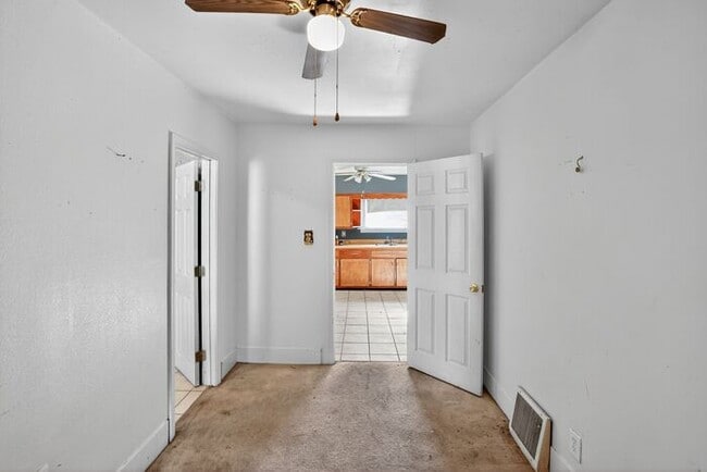 Building Photo - 3001 Myrtle Ave