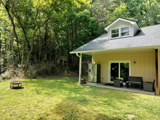 Building Photo - 487 N Country Clb Dr