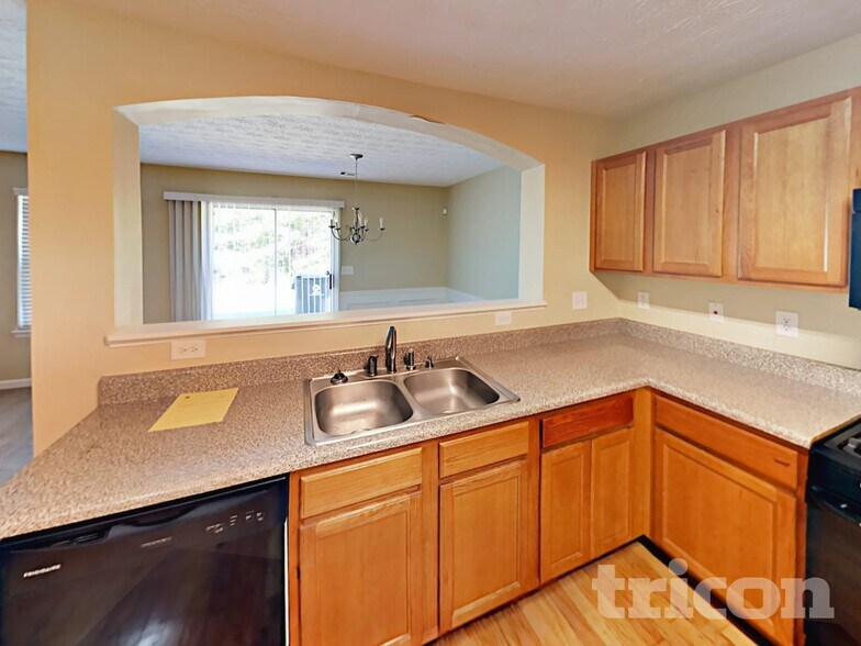 Building Photo - 9453 Lakeview Rd