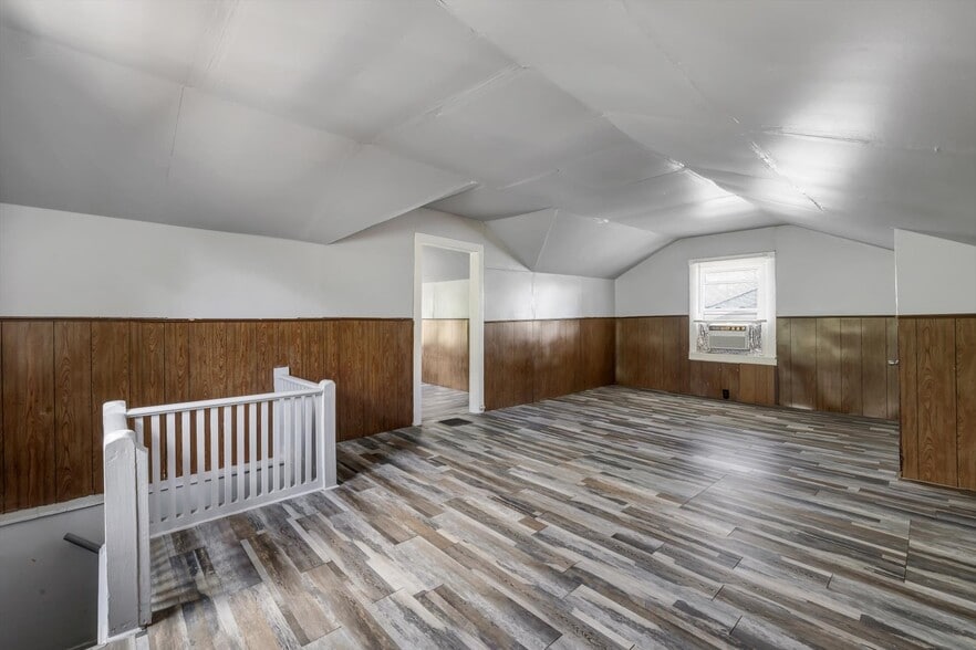 Building Photo - 1223 Gruner pl