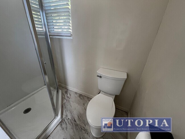 Building Photo - Charming 3 bedroom, 2 bathroom home in the...
