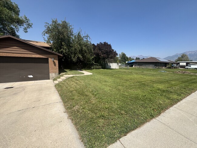 Building Photo - 1222 W Shields Ln