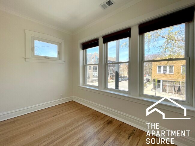 Building Photo - 1925 W Armitage Ave