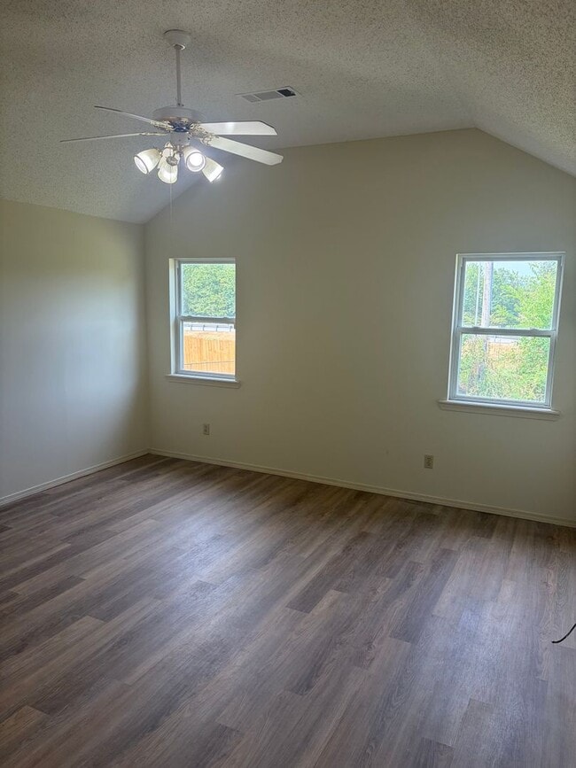 Building Photo - 908 Aspen Ave
