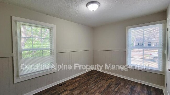 Building Photo - 1306 Ragan Ave