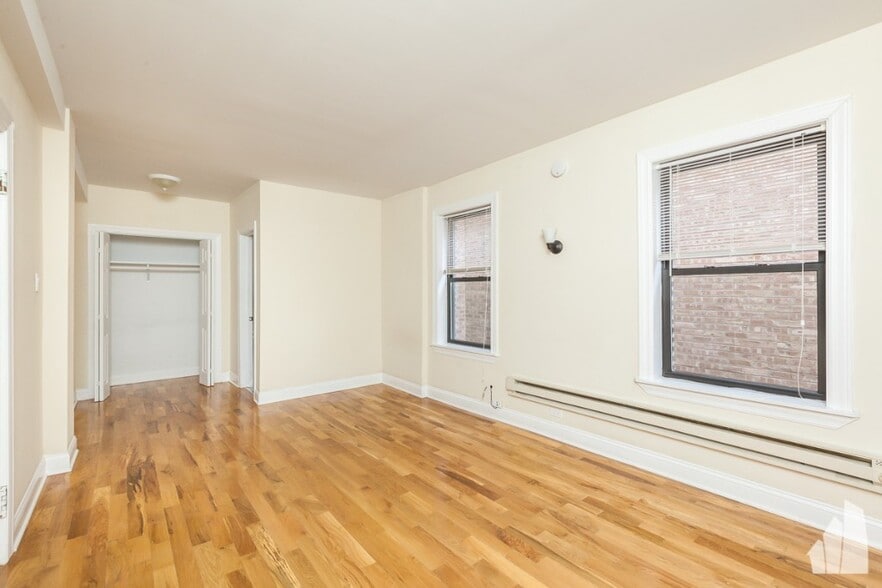 Building Photo - 1325 N Dearborn St