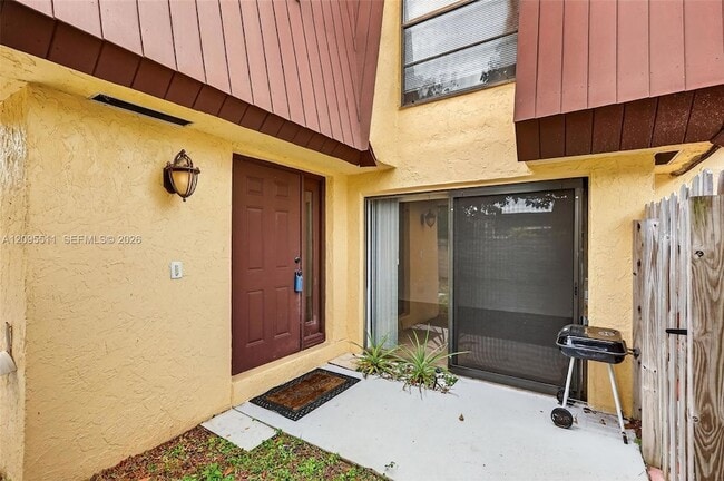 Building Photo - 3516 Gardens E Dr