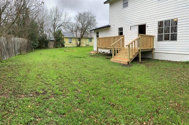 Building Photo - 516 San Saba St