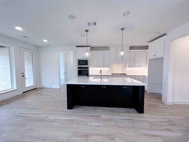 Building Photo - 29847 Longleaf Grv Ln