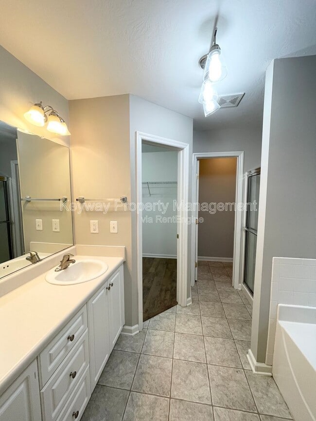 Building Photo - 1391 Watsonia Dr