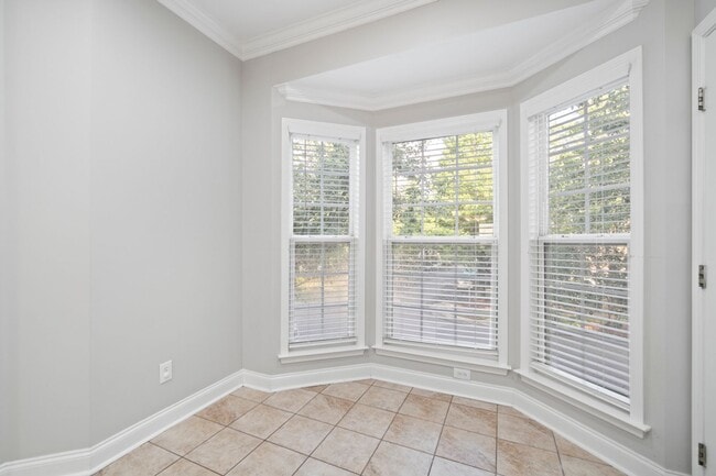 Building Photo - Newly remodeled townhome