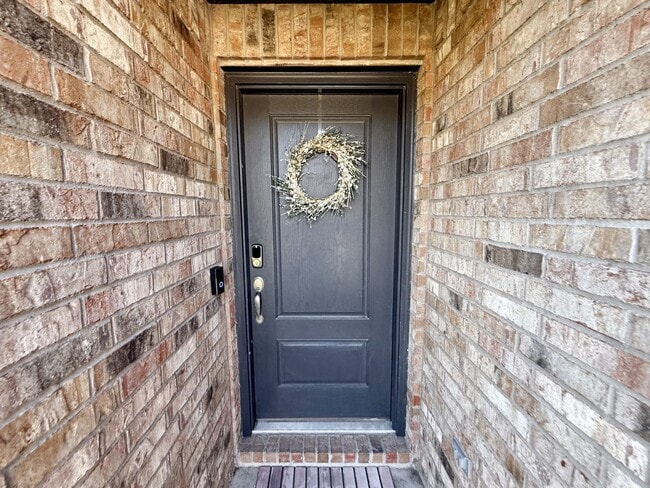 Building Photo - Charming 3-Bedroom Single-Story Home with ...