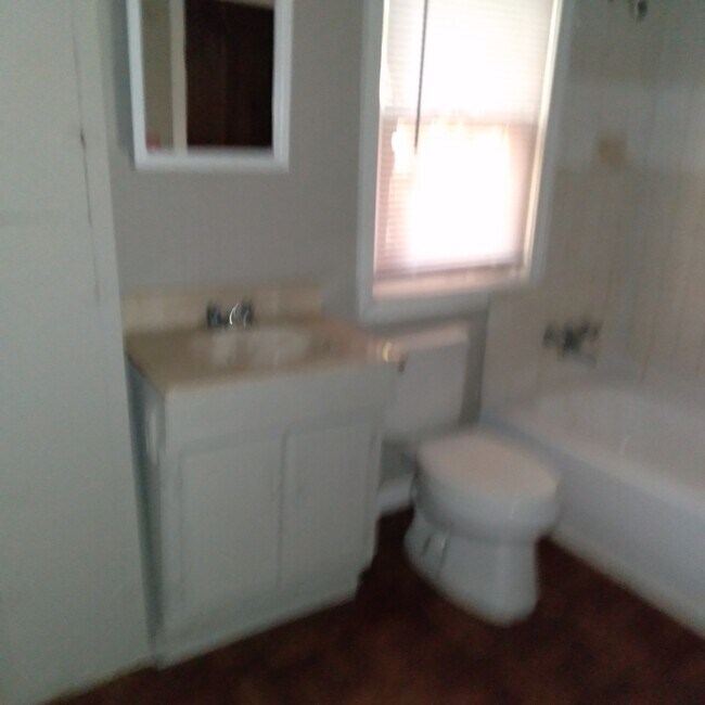 Building Photo - 2312 Ross Ave