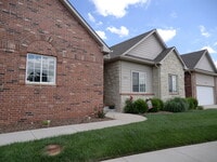 Building Photo - Lovely Duplex in 55+ Community