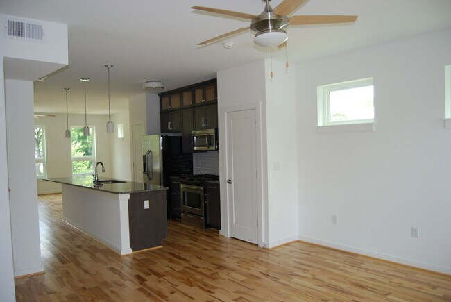 Building Photo - 1109 Porter St
