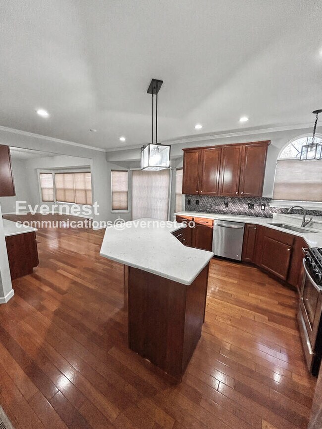 Building Photo - Spacious 4-Bed Home with 2-Car Garage & Modern Amenities