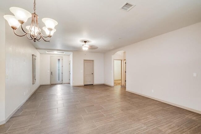 Building Photo - East El Paso 3bed/2bath Refrig A/C in Gated Community with Pool Access!