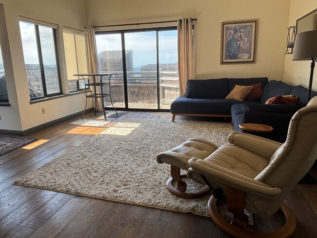 Building Photo - Ocean View Condo in Monterey 1 Bedroom/1 Bath
