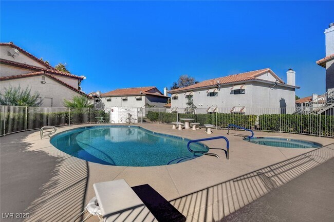 Building Photo - 2713 Otter Creek Ct