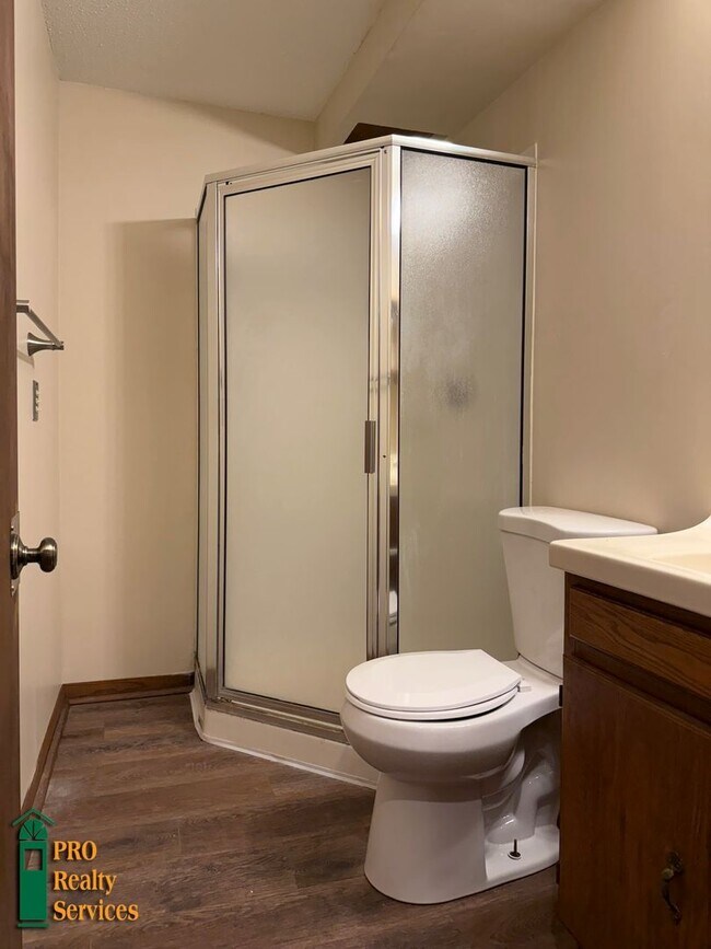 Building Photo - 3 Bedroom Home in Maple Grove