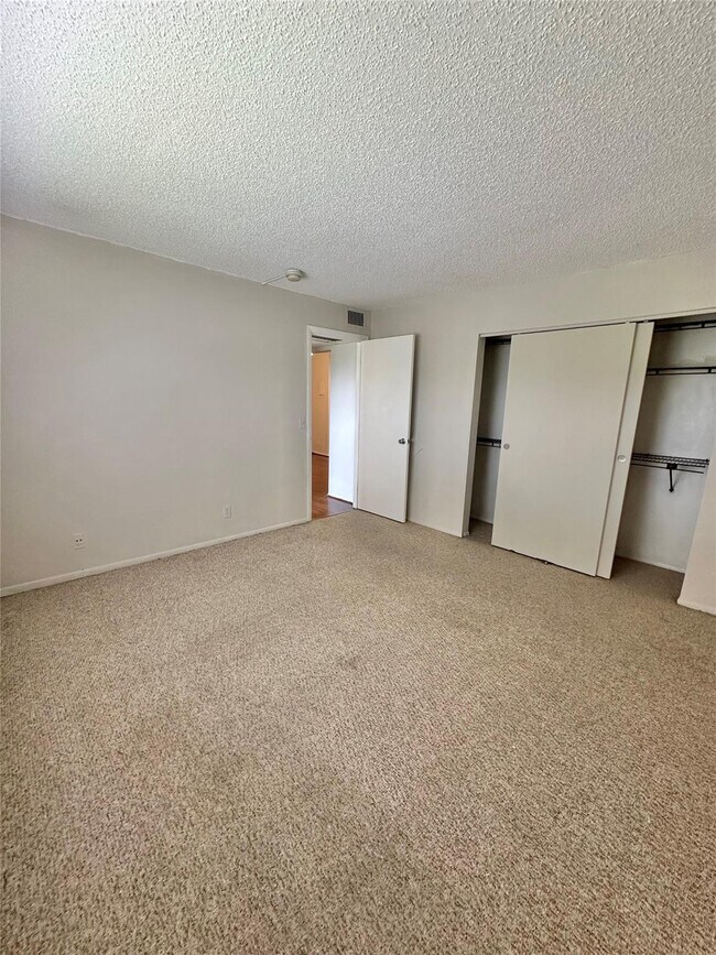 Building Photo - 11622 Royal Palm Blvd