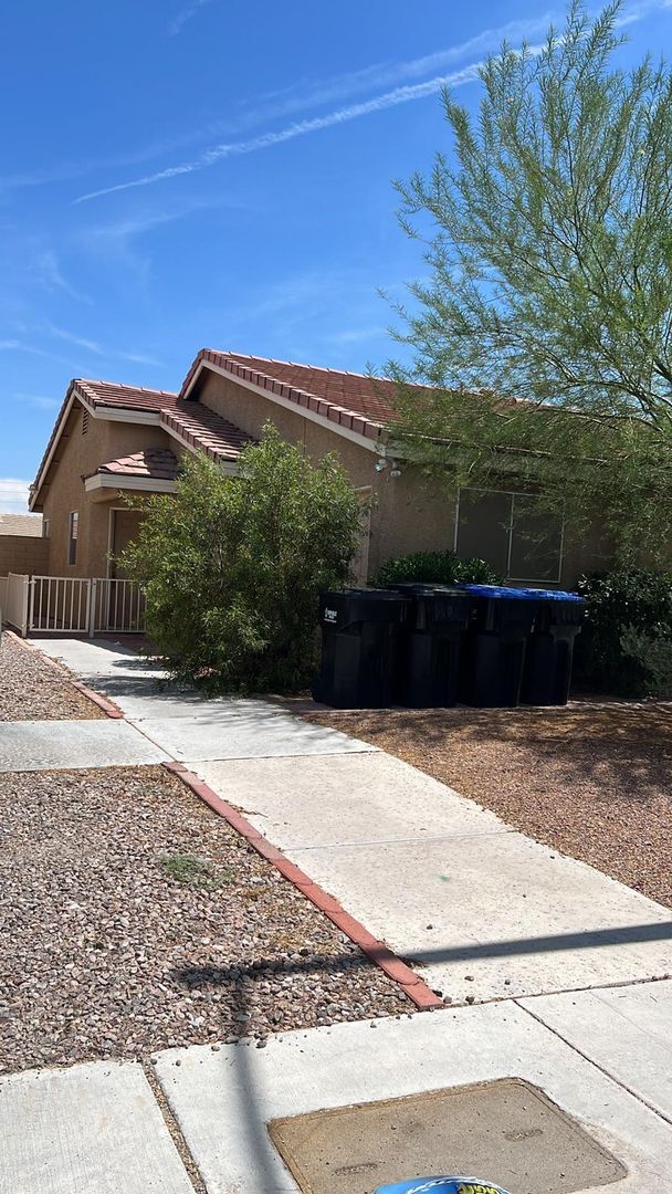 Building Photo - Adorable Single Story 3/2/2 car Ready Now