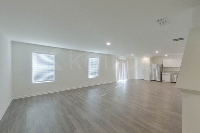 Building Photo - 106 Flat Rock Ml Trl